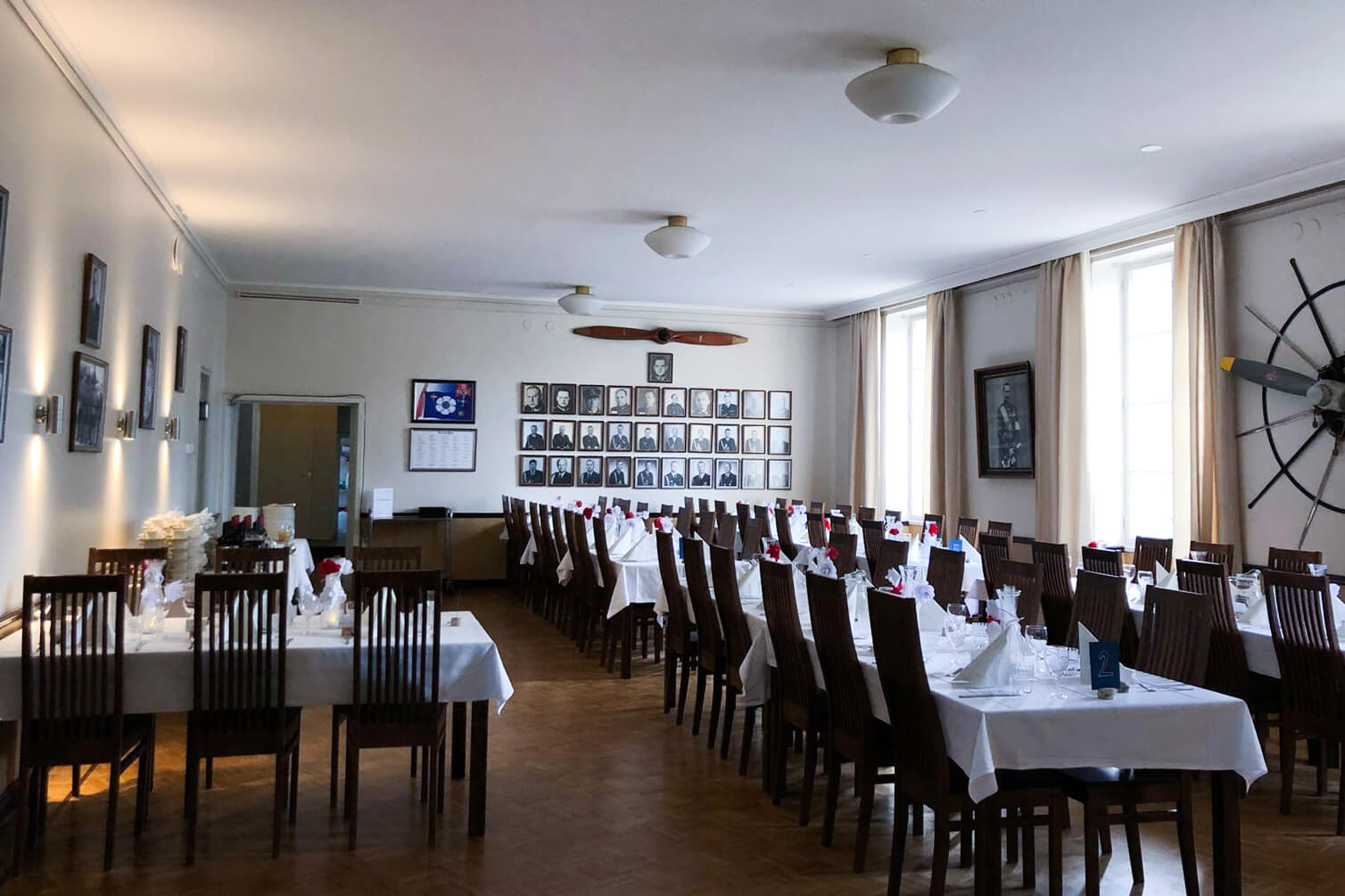 Lentohotellin Upseerikerholla on tilaa jopa 70 hengen juhlien järjestämiseen.