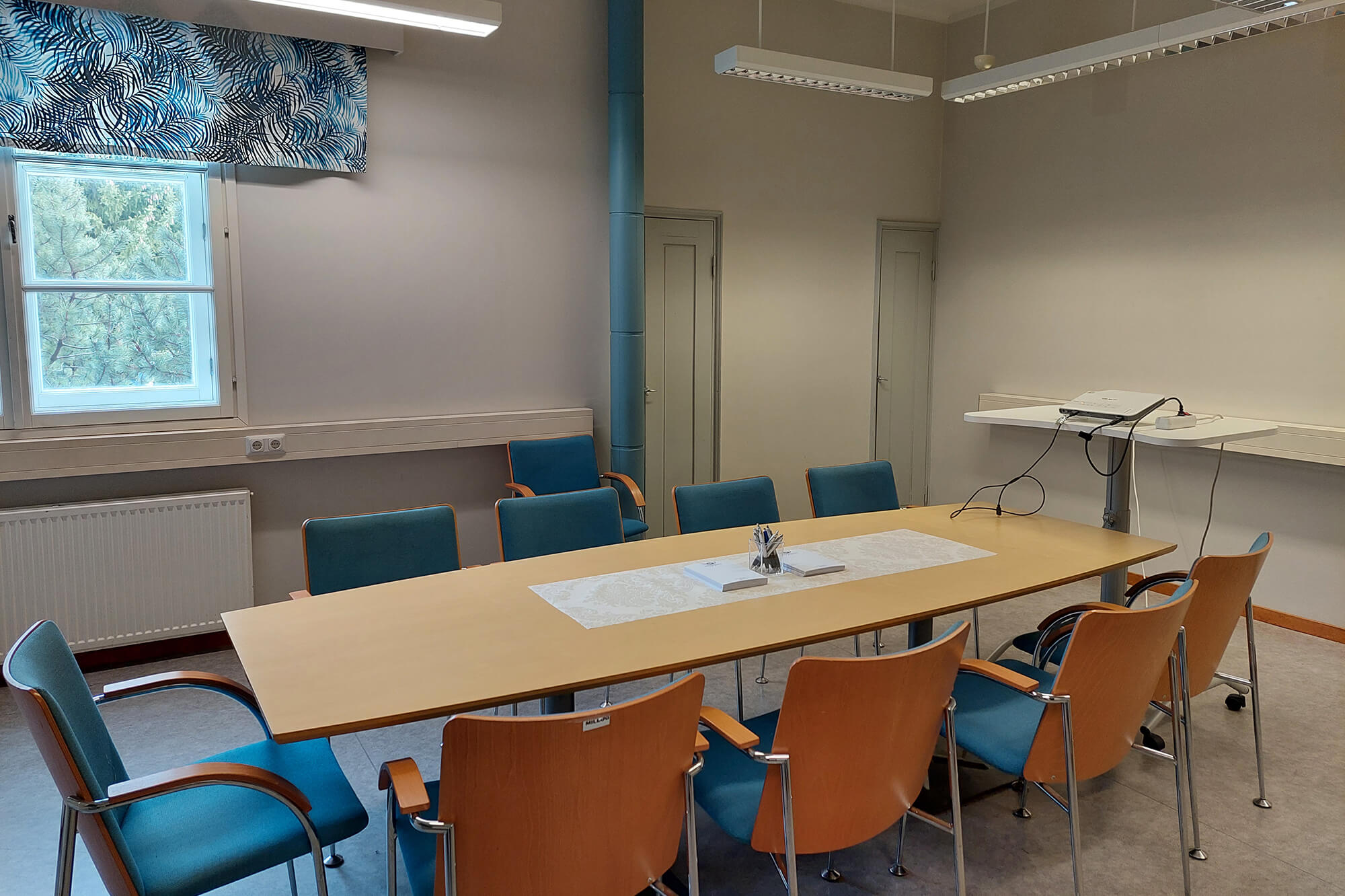 Lentohotellin neuvottelutila Pyry sopii kokouksiin ja koulutuksiin kymmenelle hengelle.