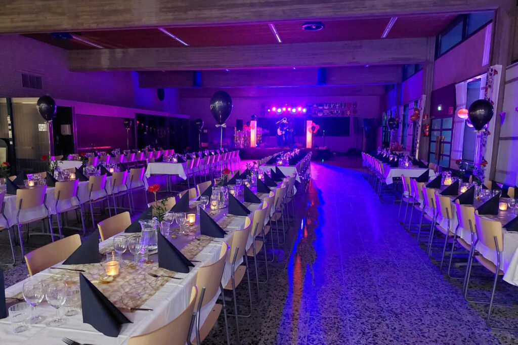 Lentohotellin ravintola tarjoaa arkilounaan lisäksi myös muita ravintola-alan palveluita.